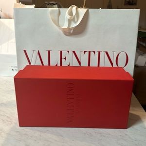 VALENTINO BAG + shoe box FOR SALE OMG ❤️🤍❤️🤍❤️🤍❤️🤍❤️🤍❤️🤍❤️🤍!!!!!!!!!!!!!!